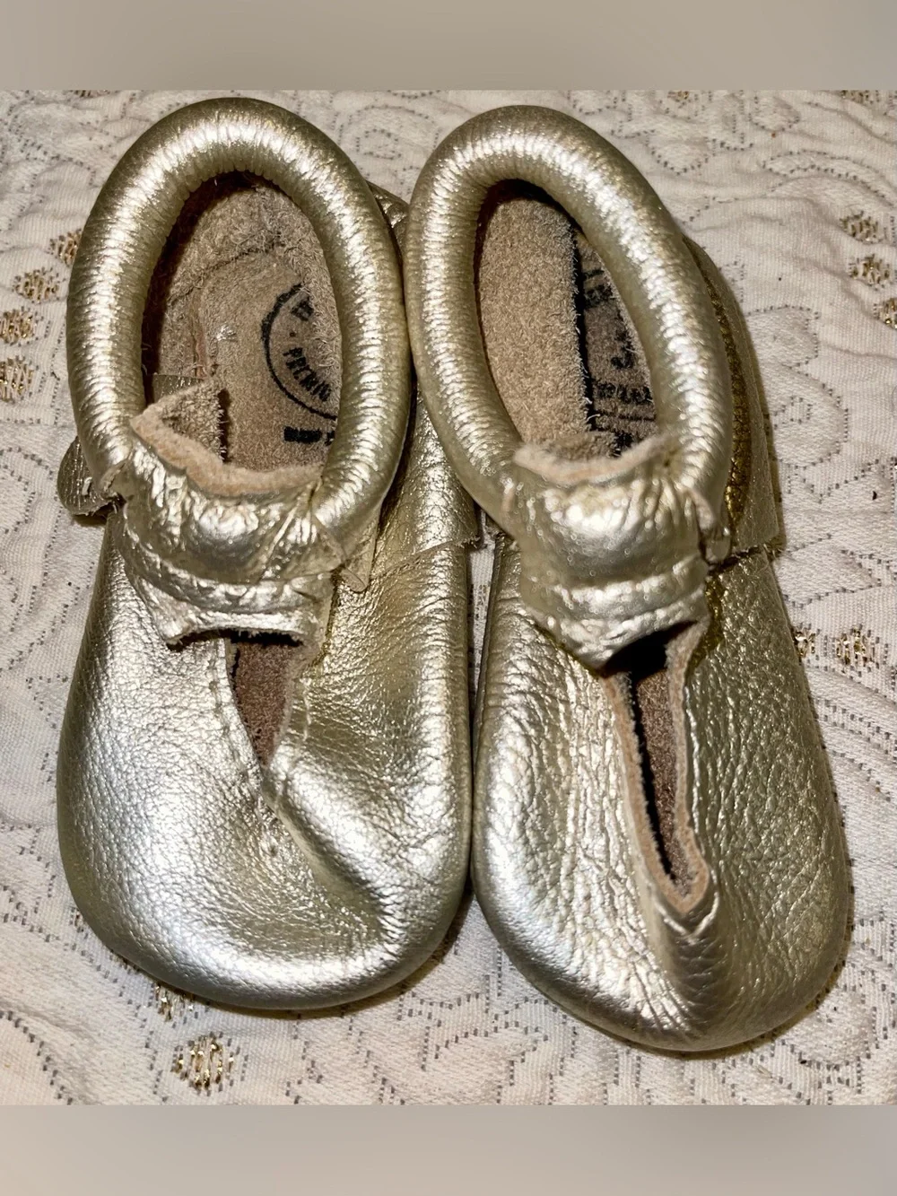 Freshly Picked baby metallic gold size 3 leather soft sole moccasin heart